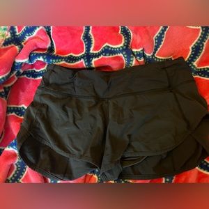 black lululemon speed up shorts 2.5”